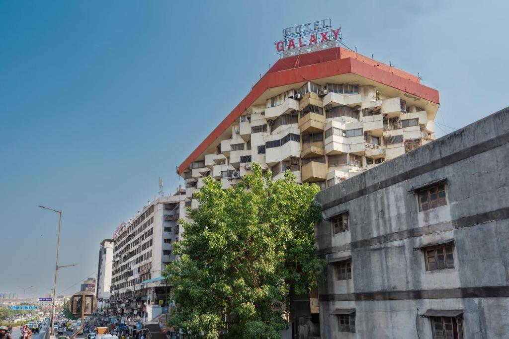 Hotel Galaxy Surat Zewnętrze zdjęcie