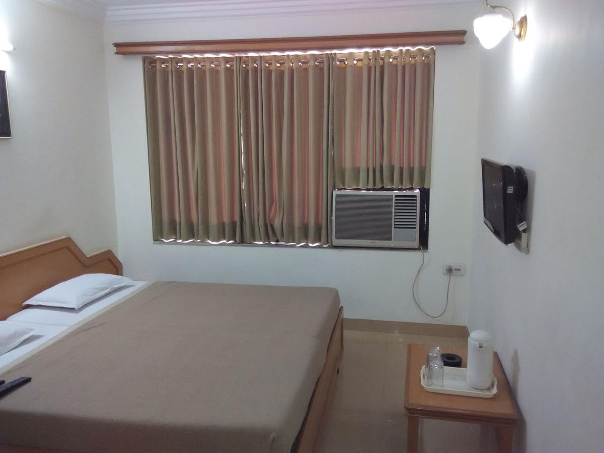Hotel Galaxy Surat Zewnętrze zdjęcie