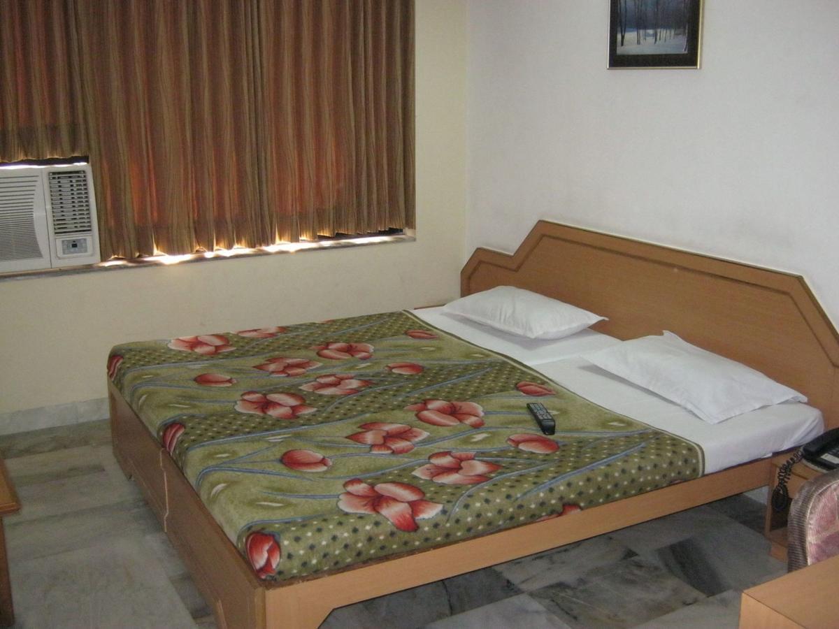 Hotel Galaxy Surat Zewnętrze zdjęcie