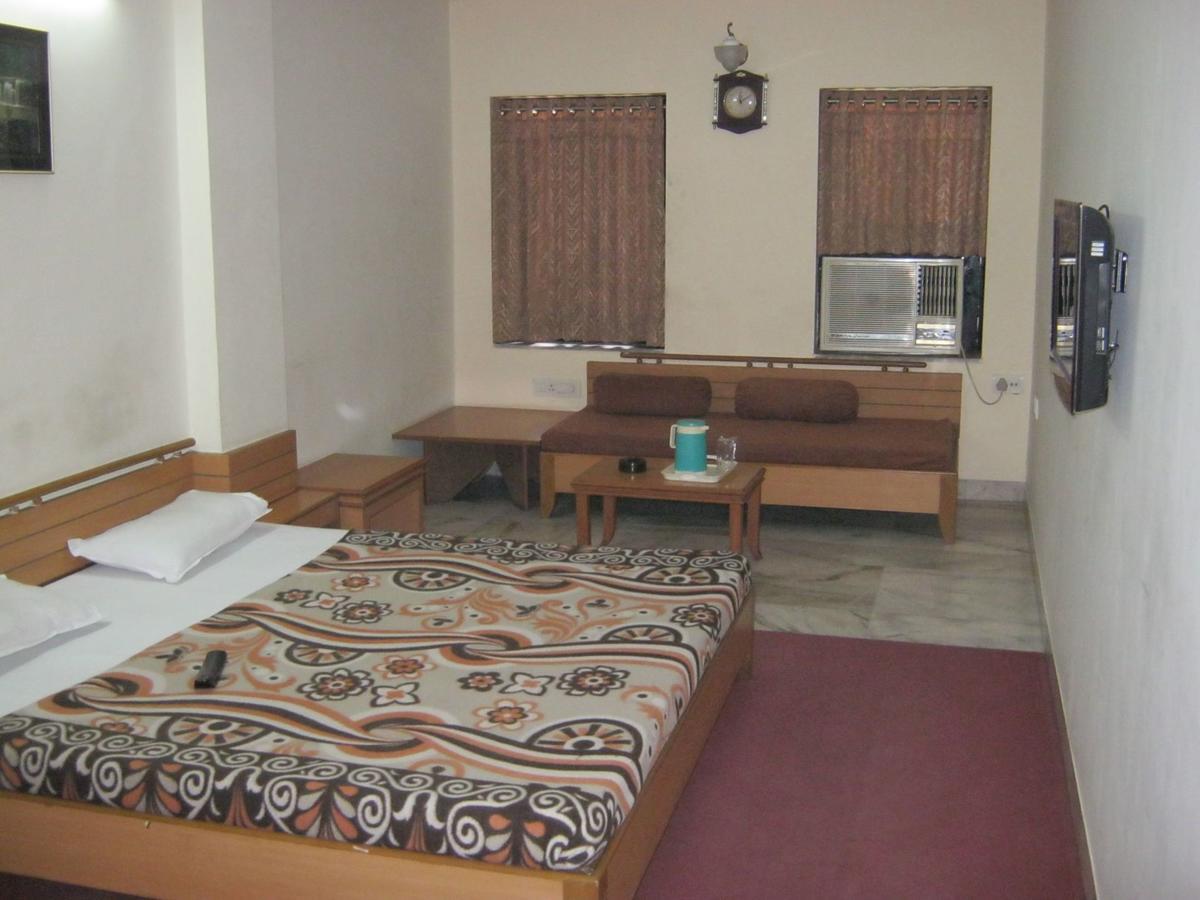 Hotel Galaxy Surat Zewnętrze zdjęcie