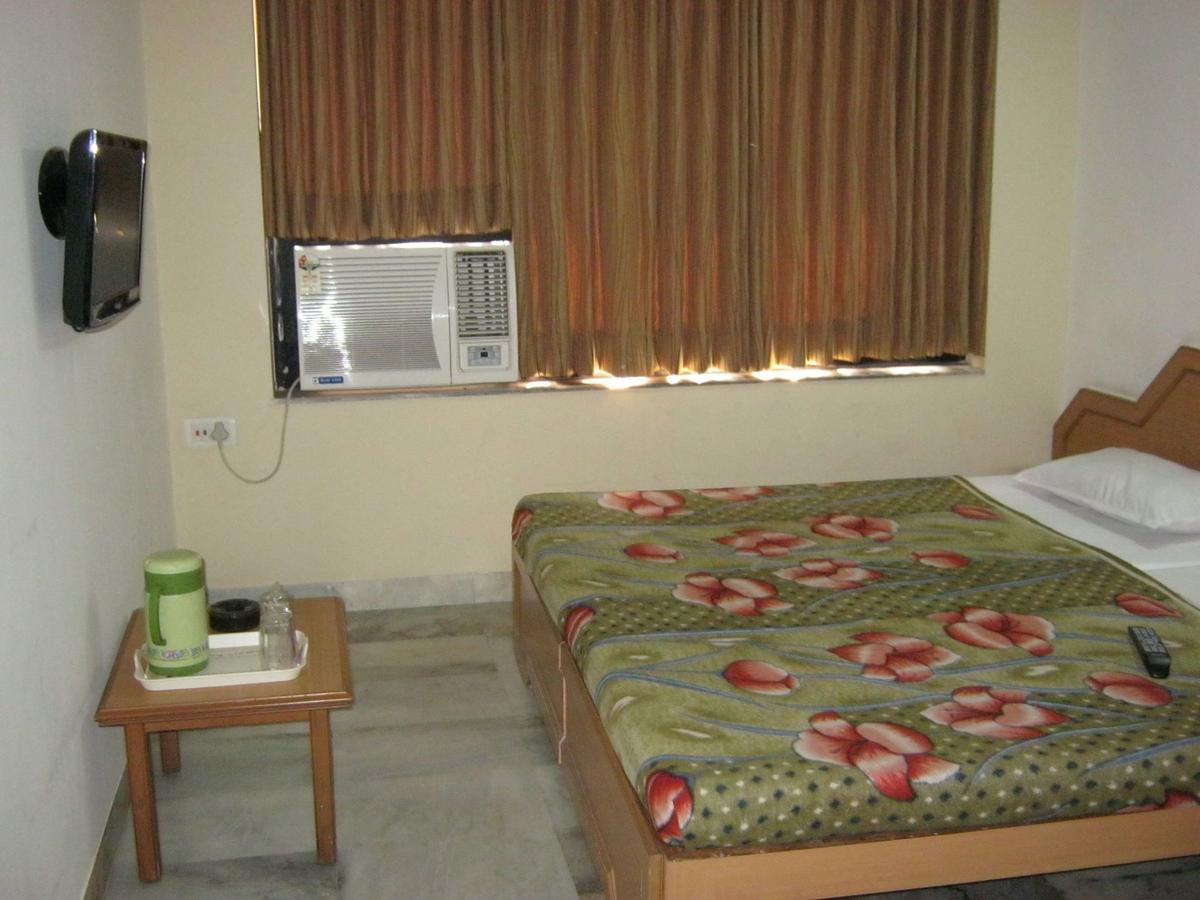 Hotel Galaxy Surat Zewnętrze zdjęcie