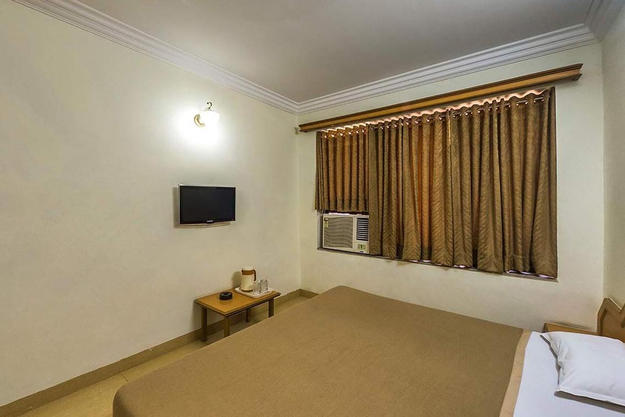 Hotel Galaxy Surat Zewnętrze zdjęcie
